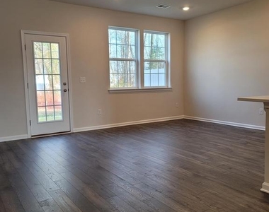 29 Peregrine Way - Photo Thumbnail 4