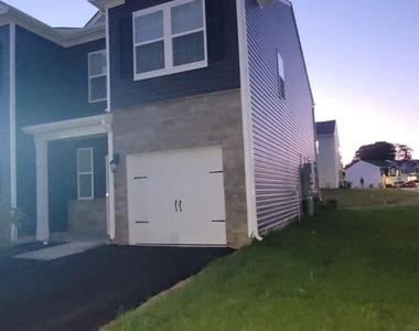 29 Peregrine Way - Photo Thumbnail 1