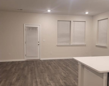 29 Peregrine Way - Photo Thumbnail 23