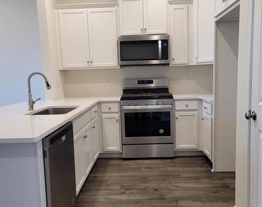 29 Peregrine Way - Photo Thumbnail 6
