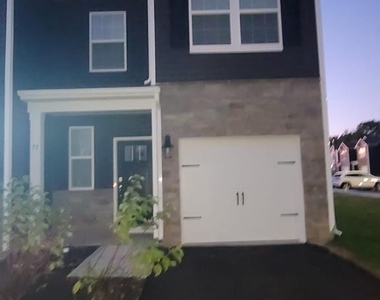 29 Peregrine Way - Photo Thumbnail 2