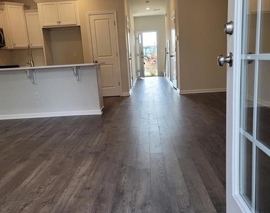 29 Peregrine Way - Photo Thumbnail 3