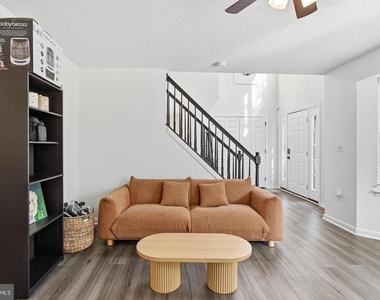 46702 Sandalwood Street - Photo Thumbnail 6