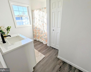 1340 Queen Anne Drive - Photo Thumbnail 16