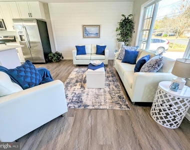 1340 Queen Anne Drive - Photo Thumbnail 3