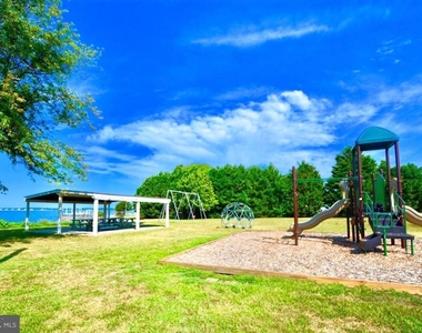 1340 Queen Anne Drive - Photo Thumbnail 23