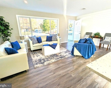 1340 Queen Anne Drive - Photo Thumbnail 4