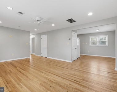 9017 Rhode Island Avenue - Photo Thumbnail 3