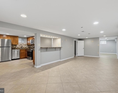 9017 Rhode Island Avenue - Photo Thumbnail 15