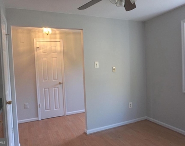 19 Shady Spring Place - Photo Thumbnail 7