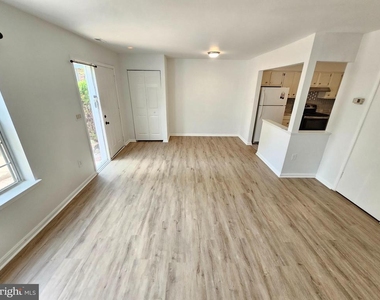 2939 Shepperton Terrace - Photo Thumbnail 6