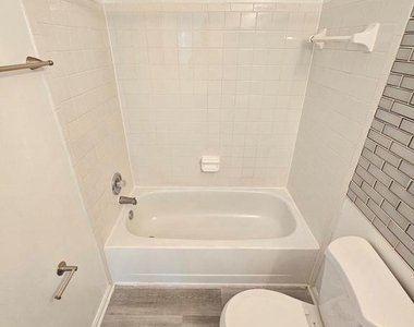 2939 Shepperton Terrace - Photo Thumbnail 26