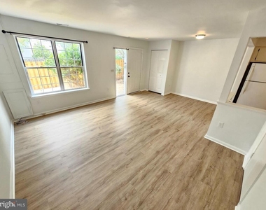 2939 Shepperton Terrace - Photo Thumbnail 7