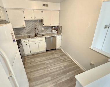 2939 Shepperton Terrace - Photo Thumbnail 9