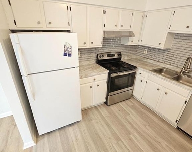 2939 Shepperton Terrace - Photo Thumbnail 10