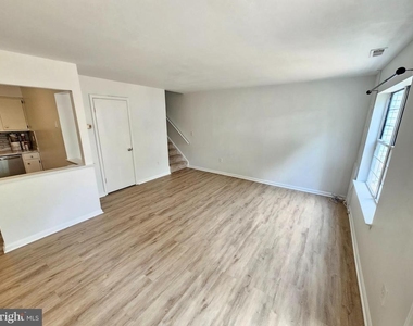 2939 Shepperton Terrace - Photo Thumbnail 5