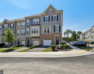 26401 Sir Jamie Terrace - Photo Thumbnail 41