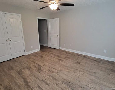 1700 E 7th Street - Photo Thumbnail 4