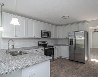 907 Rochester Drive - Photo Thumbnail 11