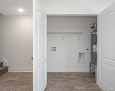 907 Rochester Drive - Photo Thumbnail 16