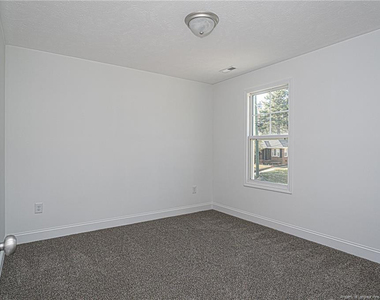 907 Rochester Drive - Photo Thumbnail 18