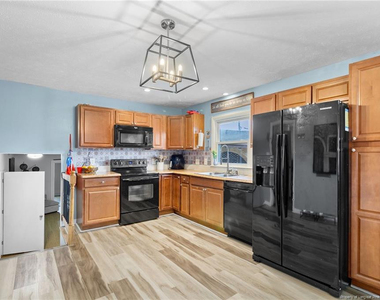 612 Freda Court - Photo Thumbnail 9