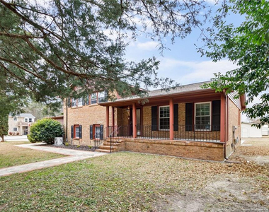 612 Freda Court - Photo Thumbnail 2