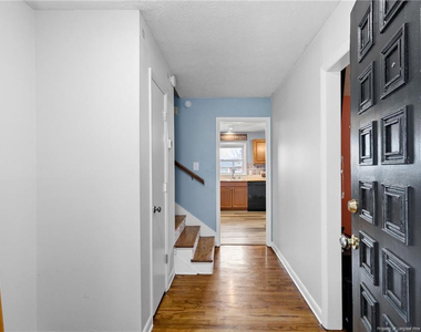 612 Freda Court - Photo Thumbnail 4
