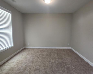 113 Tellmont Street - Photo Thumbnail 40