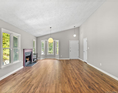3294 Florida Drive - Photo Thumbnail 5