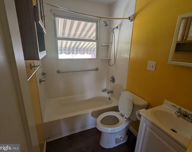 101 Fairway Court - Photo Thumbnail 9