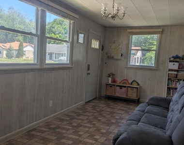 101 Fairway Court - Photo Thumbnail 3