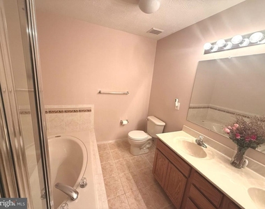 3306 Woodspring Drive - Photo Thumbnail 6