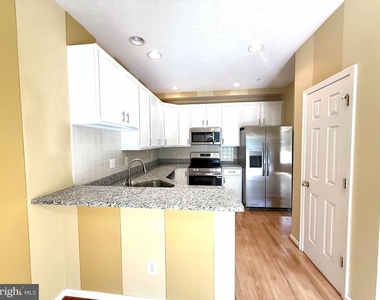 3306 Woodspring Drive - Photo Thumbnail 2