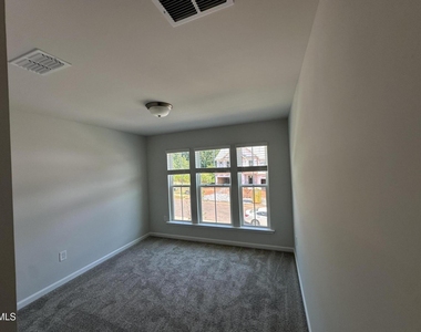 262 Ravenscraig Park Place - Photo Thumbnail 15