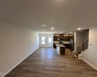 262 Ravenscraig Park Place - Photo Thumbnail 3