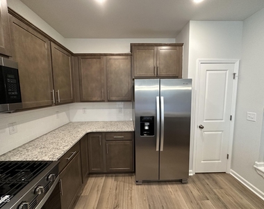 262 Ravenscraig Park Place - Photo Thumbnail 6