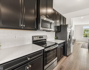 1403 Wilmer Park Lane - Photo Thumbnail 5