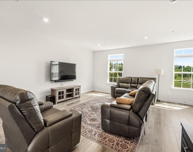 1403 Wilmer Park Lane - Photo Thumbnail 8