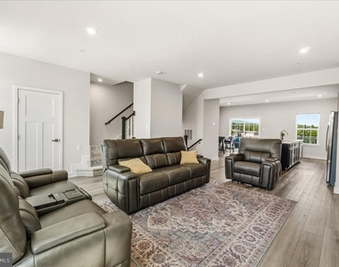 1403 Wilmer Park Lane - Photo Thumbnail 9