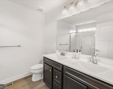 1403 Wilmer Park Lane - Photo Thumbnail 13
