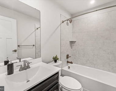 1403 Wilmer Park Lane - Photo Thumbnail 16