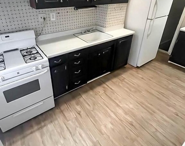 8607 Chestnut Oak Road - Photo Thumbnail 2