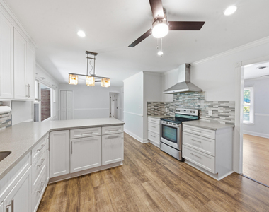1108 Park Avenue - Photo Thumbnail 12