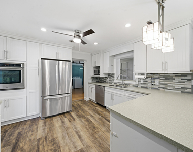 1108 Park Avenue - Photo Thumbnail 11