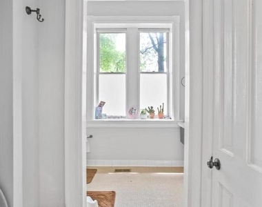 261 Robert Street - Photo Thumbnail 4