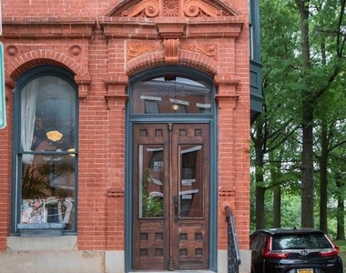 261 Robert Street - Photo Thumbnail 32