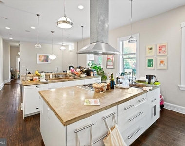 261 Robert Street - Photo Thumbnail 3