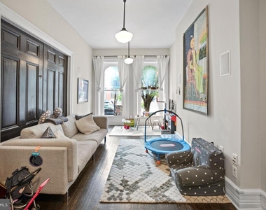 261 Robert Street - Photo Thumbnail 9