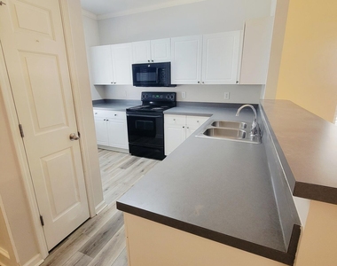 2405 Bay Harbor Drive - Photo Thumbnail 3